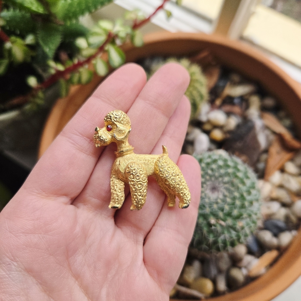 Vintage Gold & Red Gemstone Poodle Dog Lapel Brooch Pin - Picture 7 of 8